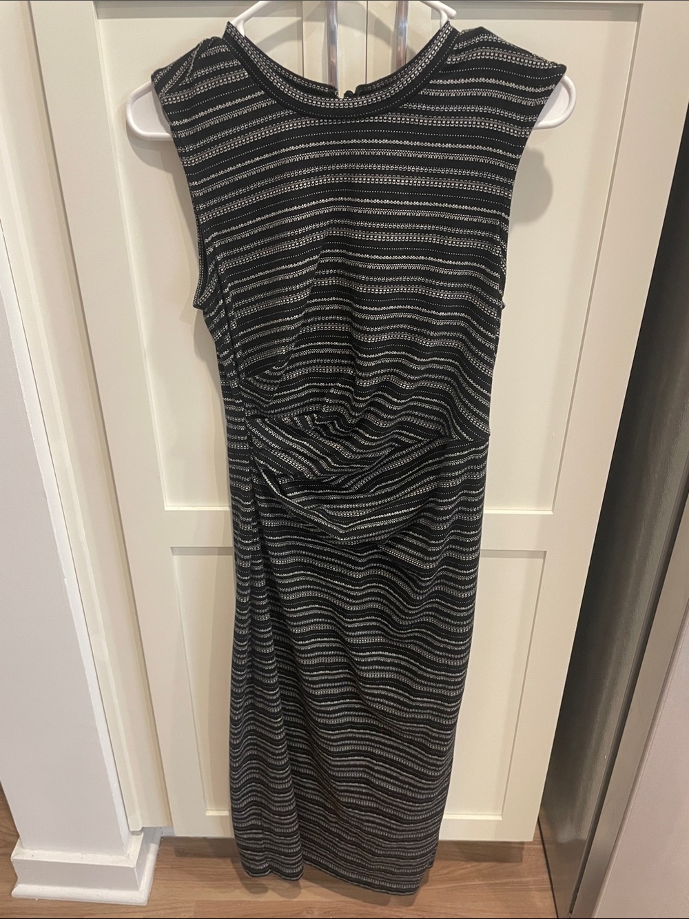 Cute sleeveless work dress